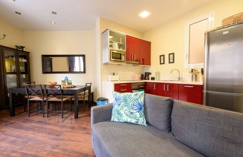 El Poble-sec Appartement | Appartement Design & Rénové Balcon 10m Ramblas à pied WIFI + Parking