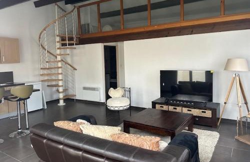 Cabestany Appartement | Nouveau - L'Ensoleillé Terrasse & Atypique - 10 Min Plages - Serenité & Confort - IDEAL FAMILLE Parking et Wifi Gratuit - OFFRE SPECIALE