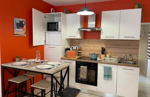 Surgeres Appartement | Nouveau le Tendance 70's! Appart à 100m du marché - Parking gratuit à 20m -
