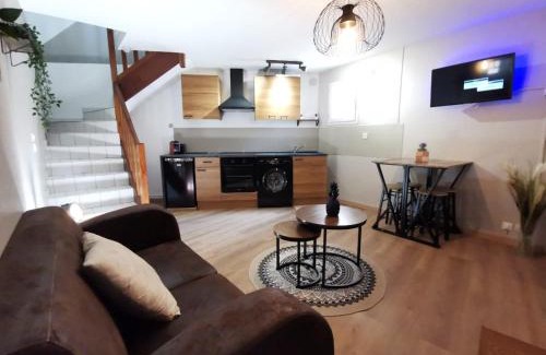 Breuillet Appartement | NOUVEAU : Rustik'House - À 2 pas de la Gare RER C