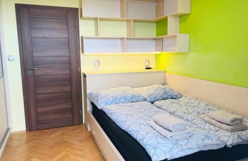 Ostrava Appartement | Nový apartmán v Ostravě u Mišky s akváriem a výhledem z balkonu na Beskydy