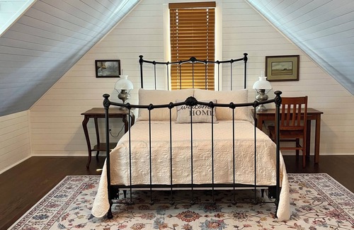 Shiner Maison | Novak Farmhouse - located 3 blocks from the Shiner Brewery