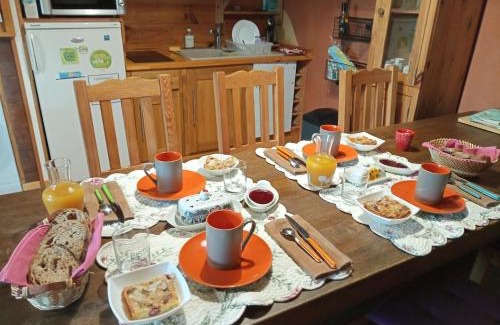 La Batie-Vieille Maison | Noyers du Soleil, Chambre d'hôte avec petit déjeuner à proximité de Gap