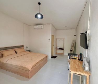 Muak Lek Maison | NP โฮมสเตย์ นอนเต็นท์ติดแอร์
