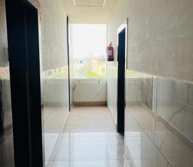 Chhatarpur Hôtel | NP International Govindpuri Metro