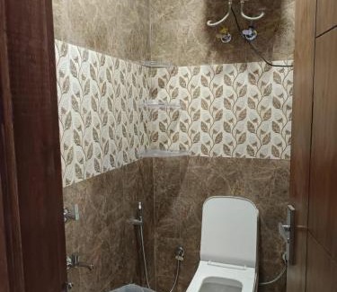 Chhatarpur Hôtel | NP International Govindpuri Metro