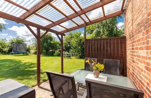 Steffenshagen Appartement | Nr. 1 - 3 Zimmer Ferienwohnung mit Terrasse und Garten - Ostsee Bauernhof Schwalbennest OFC 15