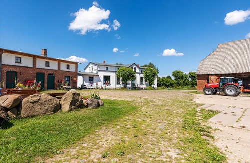 Steffenshagen Appartement | Nr. 1 - 3 Zimmer Ferienwohnung mit Terrasse und Garten - Ostsee Bauernhof Schwalbennest OFC 15
