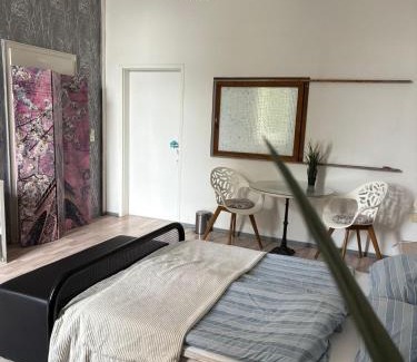 Annaberg-Buchholz Appartement | Nr 1 Gemütliches Zimmer in Zentrum mit Stadtblick WLAN EG für zwei oder Single