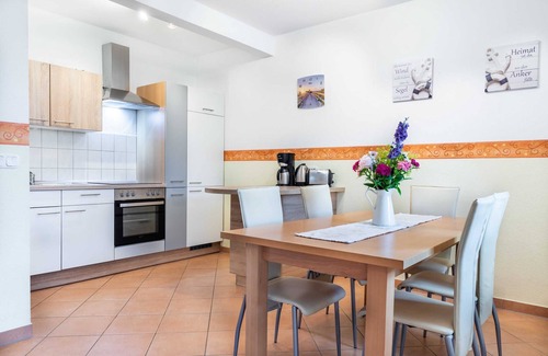 Steffenshagen Appartement | Nr. 2 - 4 Zimmer Ferienwohnung mit Kamin, Terrasse, Garten - Ostsee Bauernhof Schwalbennest OFC 15