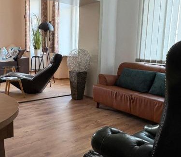 Annaberg-Buchholz Maison | Nr 2 Gemütliche Suite mit King-Size Bett und Essbereich im Zentrum im Neubarockstyle