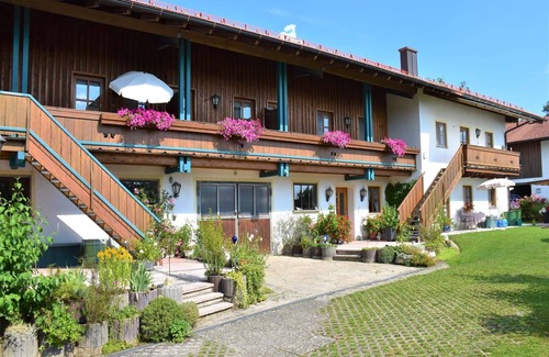 Bad Endorf Appartement | Nr. 4 Ferienwohnung, 42 qm Obergeschoss, 1 Separates Schlafzimmer