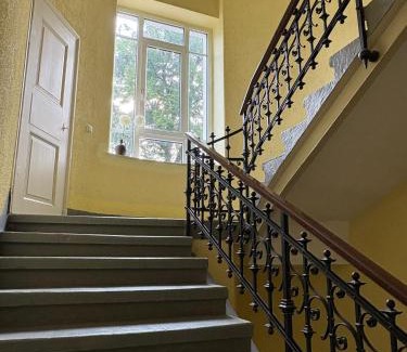 Annaberg-Buchholz Maison | Nr 7 Ferien Zimmer mit Blick auf alte Ruinen