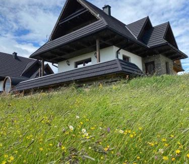 Czerwienne Maison | NR2 Osada pod giewontem
