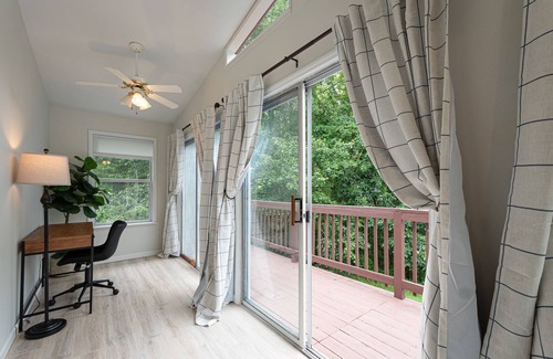 Summerlee Maison | NRG Entertainment Retreat - Swimming Pool - Rock Climbing - Gameroom - Theater