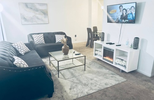 Lanham Maison | nRoyal Place: Three-Story Townhouse with Balcony & Workspace