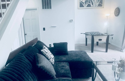 Lanham Maison | nRoyal Place: Three-Story Townhouse with Balcony & Workspace