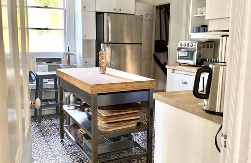 Sag Harbor Maison | Stylish home + Pool House walk to town/jitney/park