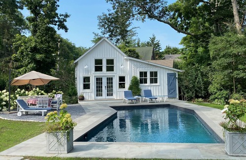Sag Harbor Maison | Stylish home + Pool House walk to town/jitney/park
