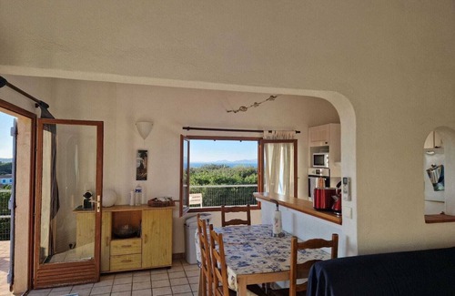 Ile du Levant Villa | Paradis naturiste villa avec piscine vue sur mer