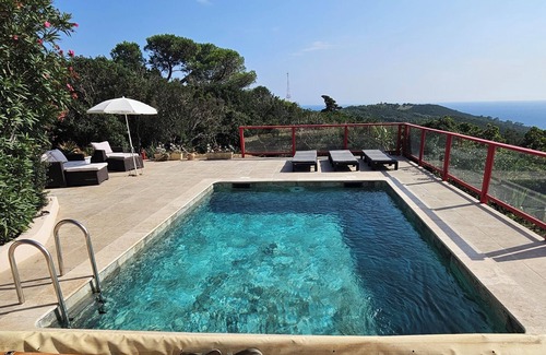 Ile du Levant Villa | Paradis naturiste villa avec piscine vue sur mer