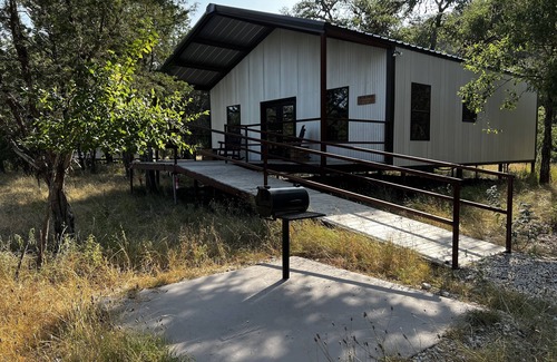 Barksdale Cabine | Nueces River Cabins-Elm Cabin
