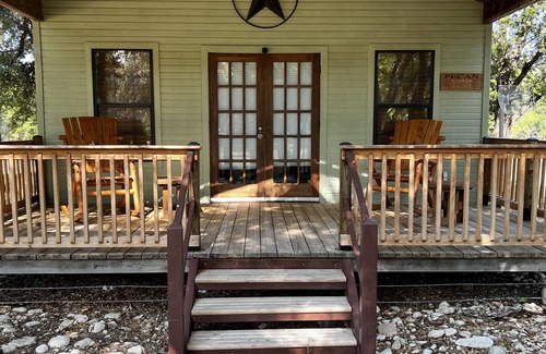 Barksdale Cabine | Nueces River Cabins-Pecan Cabin
