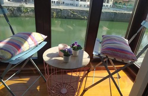 Bilbao la Vieja Appartement | Nuestro refugio - Casco Viejo con wifi y parking gratuito-