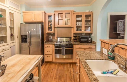 Maple Ridge Maison | Nugget's Roost - Maple Ridge Gem