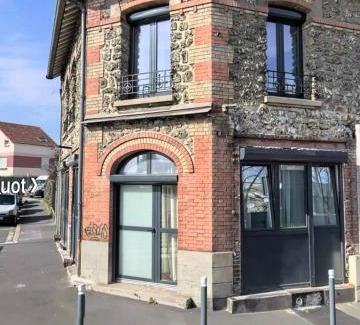 Villemomble Appartement | Nuit de rêve : spa, sauna, cinéma