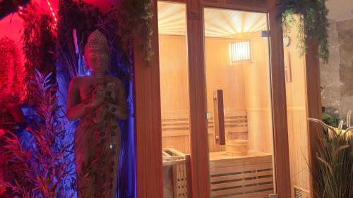 Villemomble Appartement | Nuit de rêve : spa, sauna, cinéma