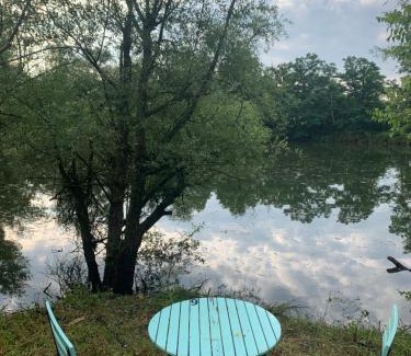 Saint-Sauveur Autre | Nuit en van au bord étang privé