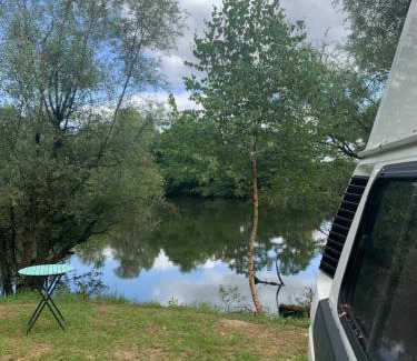 Saint-Sauveur Autre | Nuit en van au bord étang privé
