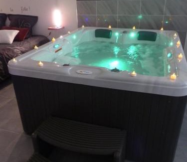 Auterive Appartement | Nuit romantique avec Jacuzzi SPA privatif proche TOULOUSE