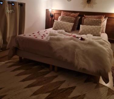 Pont-de-Veyle Appartement | Nuit Romantique, Spa, Champagne, Cinéma, Flipper - Escapade Veyloise