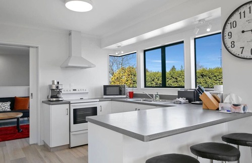 Nukuhau Maison | Nukuhau Haven | Serene Taupo Stay w/ Style, Space & Free Wi-Fi