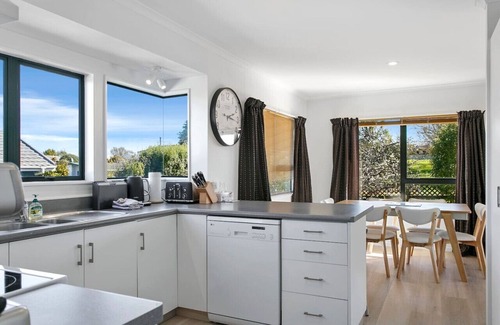 Nukuhau Maison | Nukuhau Haven | Serene Taupo Stay w/ Style, Space & Free Wi-Fi