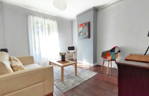 Le Dorat Appartement | Number 22 - Le Dorat - Apartment 3 with garden & free parking