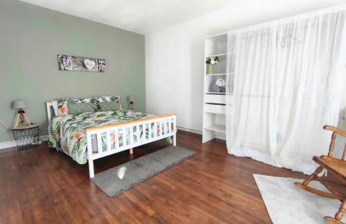 Le Dorat Appartement | Number 22 - Le Dorat - Apartment One with garden & free parking