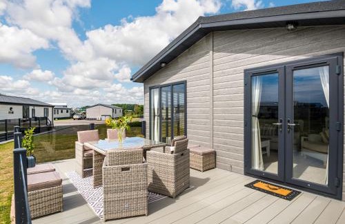 Brean Maison | Number 8 Lakes View
