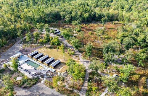 North Sebago Cabine | NUTHATCH - RESORT WITH 12 PROPERTIES. NATURAL POND FOR SWIMMING. CAFE ON SITE.