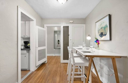 Mesta Park Appartement | NW 20th #1 (OKC) · Step Back in Time Historic Details-Ideal Location