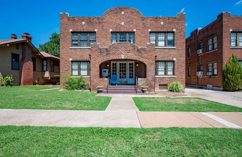 Mesta Park Appartement | NW 20th #1 (OKC) · Step Back in Time Historic Details-Ideal Location