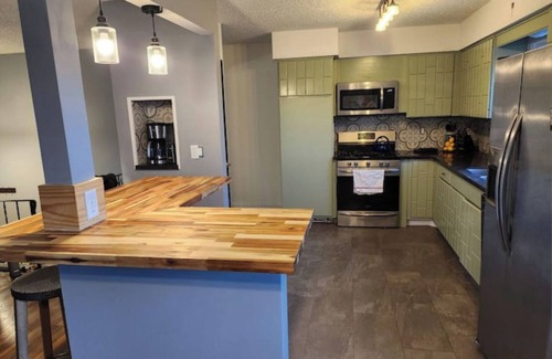 North Central Omaha Maison | NW Omaha home, fit for families