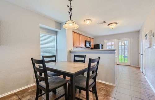 Heritage Maison | NW SA Lackland AFB/Sea World minutes away