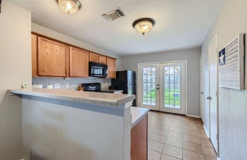 Heritage Maison | NW SA Lackland AFB/Sea World minutes away