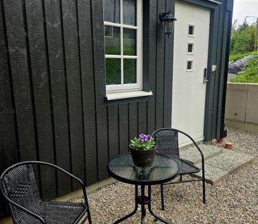 Svartinge Appartement | Nybyggt modernt gästhus nära naturen