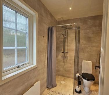 Svartinge Appartement | Nybyggt modernt gästhus nära naturen