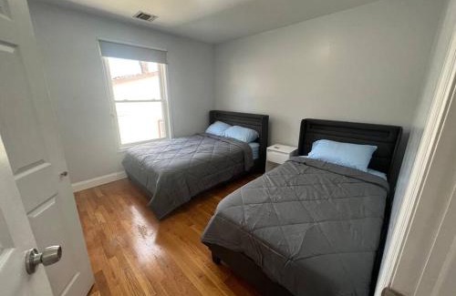 Passaic Appartement | NYC Adjacent Comfy 9 Guest Home