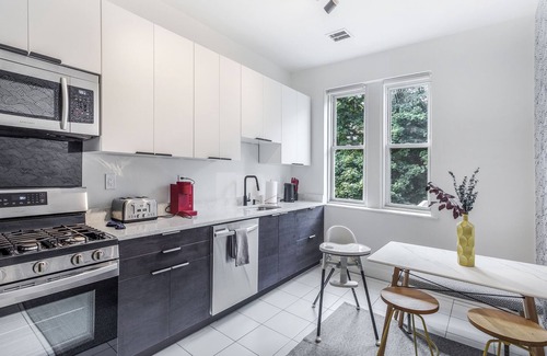 McGinley Square Appartement | The Blue Luxury & Close to Path to NYC ; Parking Avail